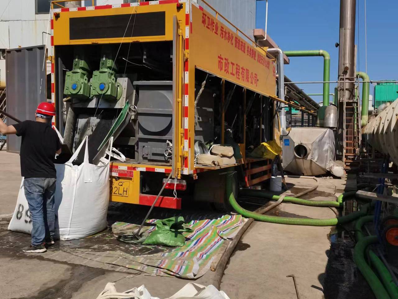 北仑淤泥压干处理